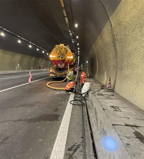 雄县隧道排水渠清淤